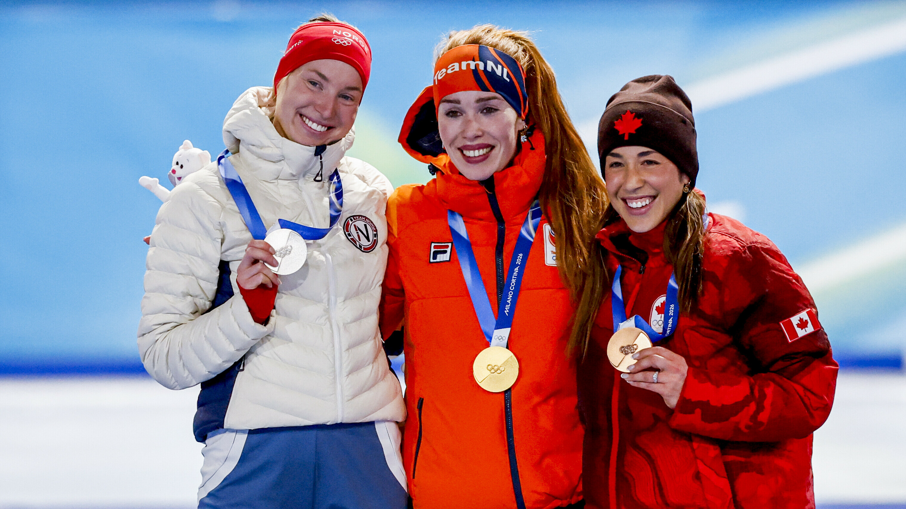 Ragne Wiklund, Antoinette Rijpma-de Jong en Valerie Maltais op het podium