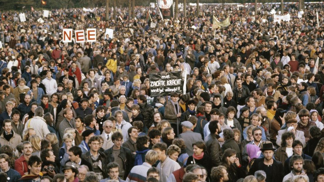 Demonstratie tegen kernwapens in 1983 op het Malieveld