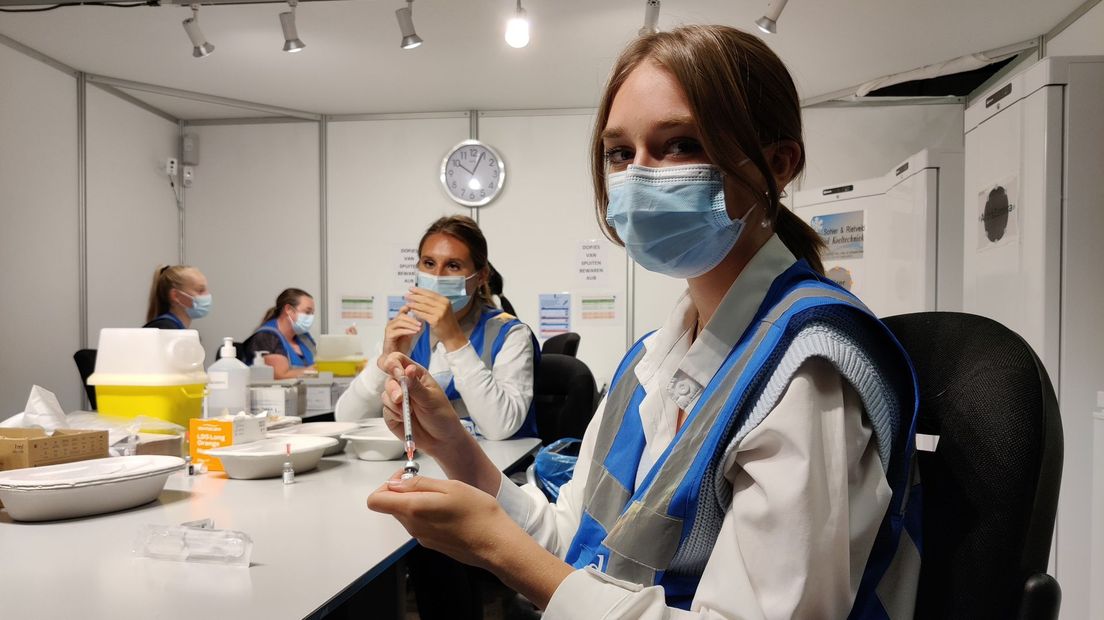 Loïs de leeuw (16) heeft een nuttige stage.