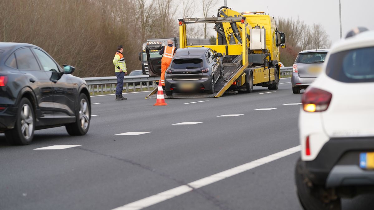 112 Nieuws: File op A35 door bergingswerkzaamheden | File op A1 bij Deventer door ongeval | Man onde
