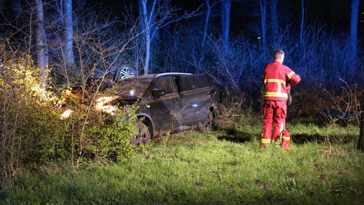 112-nieuws zaterdag 12 april: Auto's botsen op N367 bij Oude Pekela • Zwaargewonde bij steekpartij i