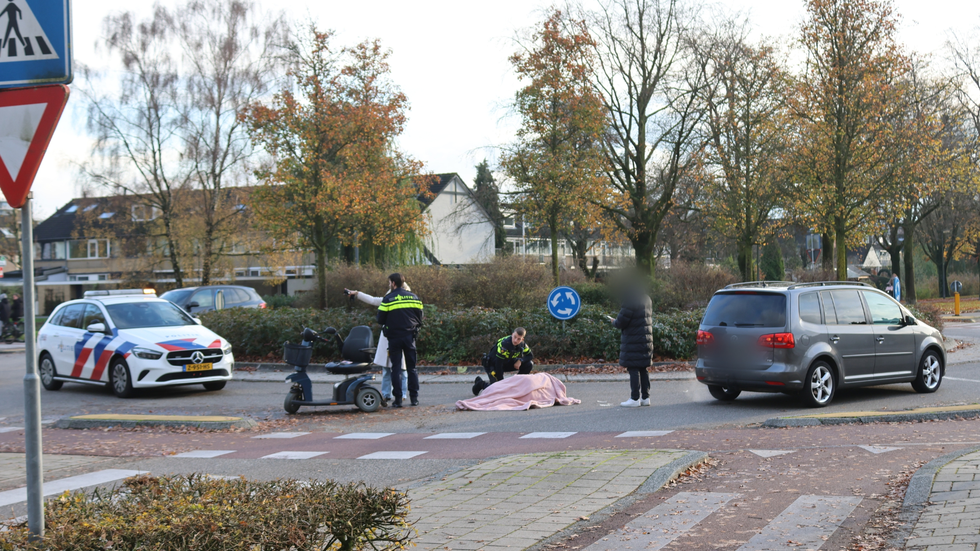 Scootmobielbestuurder gewond na botsing met auto in Heerlen.