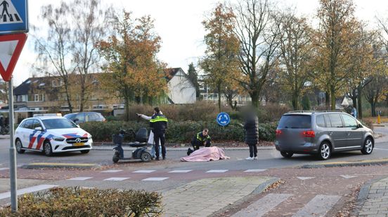 Scootmobielbestuurder gewond na botsing met auto in Heerlen. Scootmobielbestuurder gewond na botsing met auto in Heerlen.