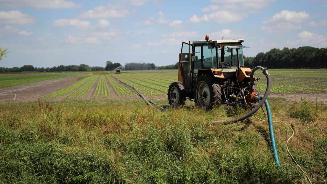 Vanwege de droogte voerde Waterschap Drents Overijsselse Delta twee keer zoveel water aan als normaal  (Rechten: archief RTV Drenthe)