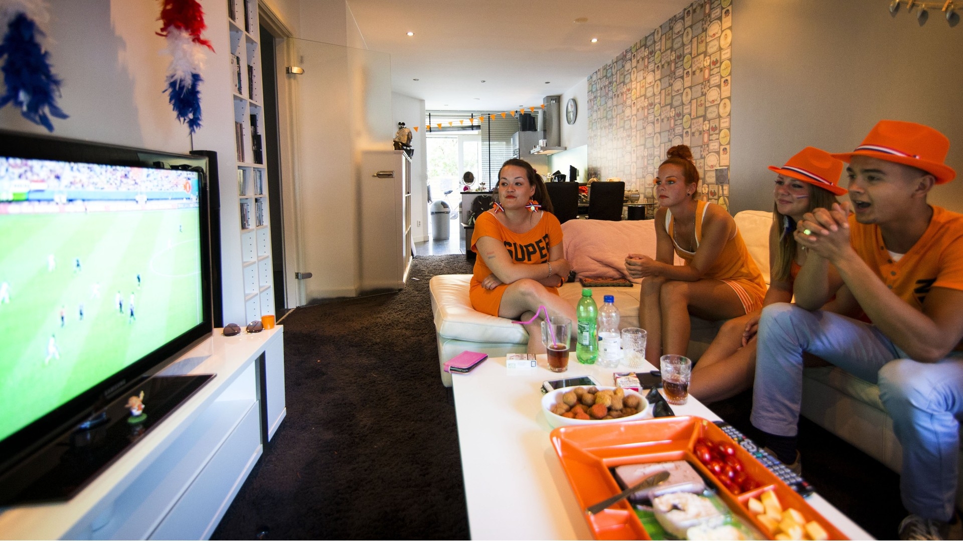 Lopend Vuur: Ook in de late avond en nacht gaat de tv aan voor het WK voetbal