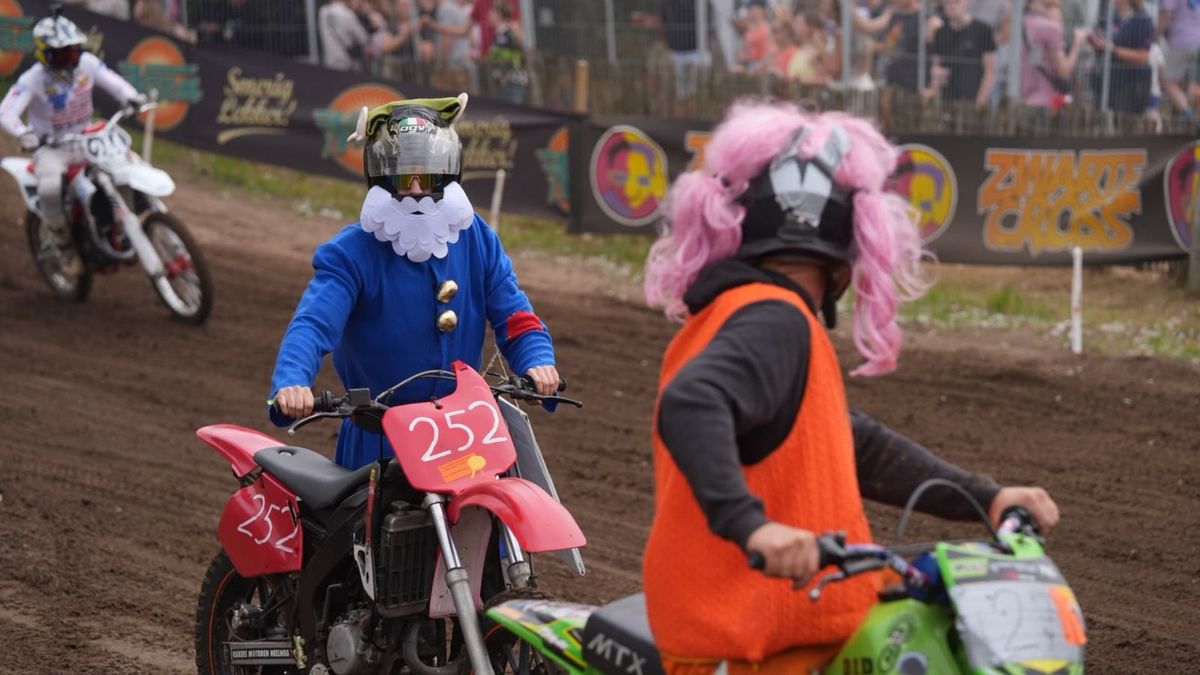 LIVE Zwarte Cross | Crossers worden wakker • lange rij voor de ingang