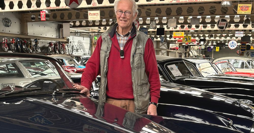 Joop (80) doet 400 oldtimers weg: 'Het houdt een keer op' - Omroep West