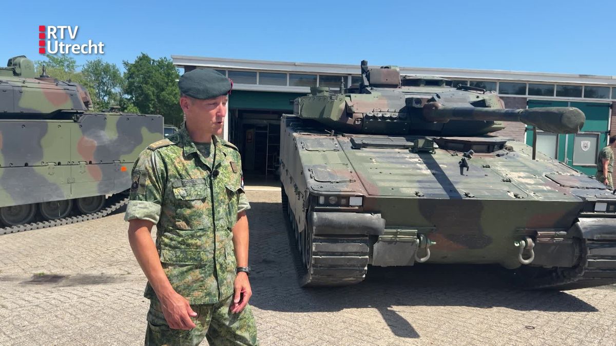 45 Pantserinfanteriebataljon stelt zich voor aan Soesterberg