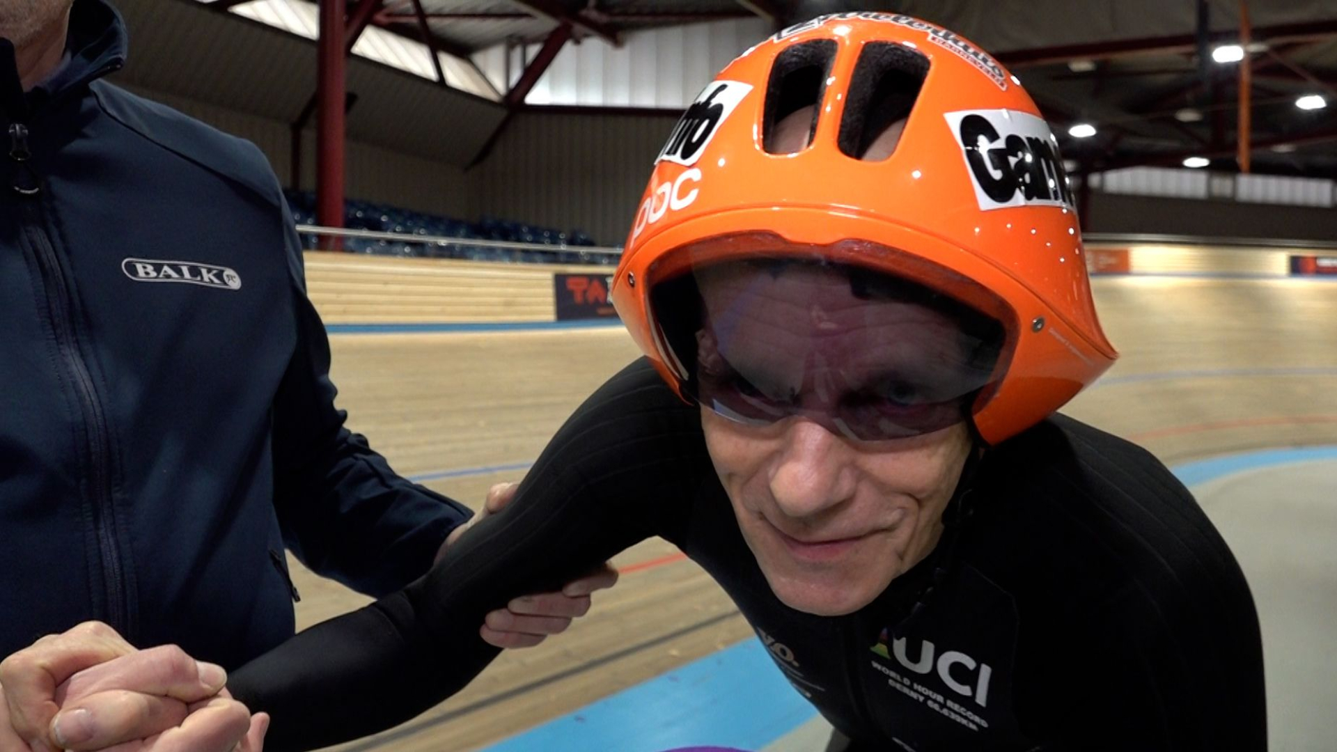 Maas van Beek uit Barneveld valt vrijdag 21 februari het werelduurrecord voor 70-plussers aan