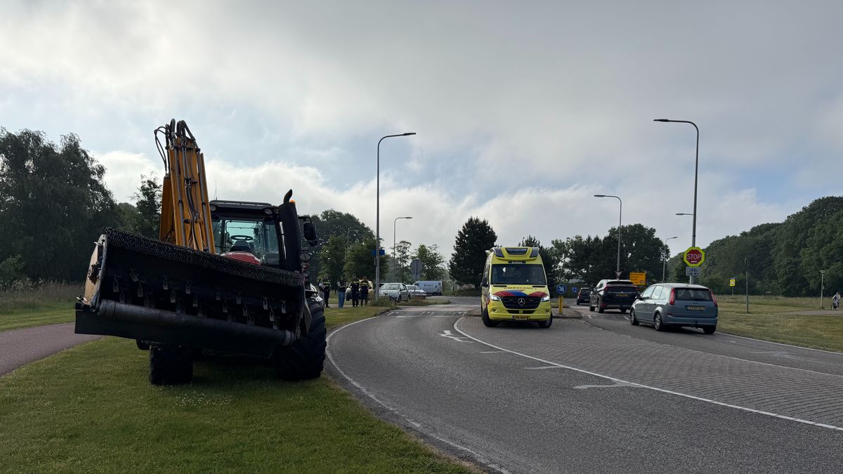 Fietser aangereden door tractor in Raalte
