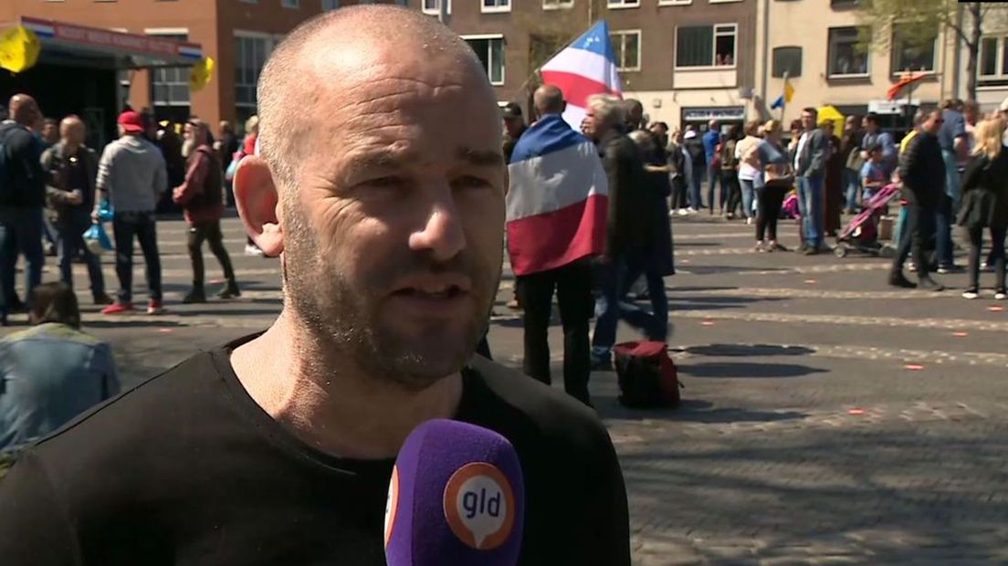 Voorman van Nederland in Verzet Michel Reijinga bij een demonstratie in Arnhem.
