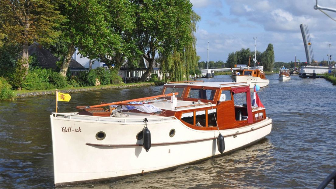 Tientallen schepen varen door het Groene Hart.