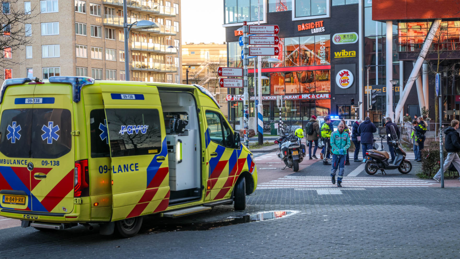 Opnieuw botsing op rotonde bij Eemplein in Amersfoort.
