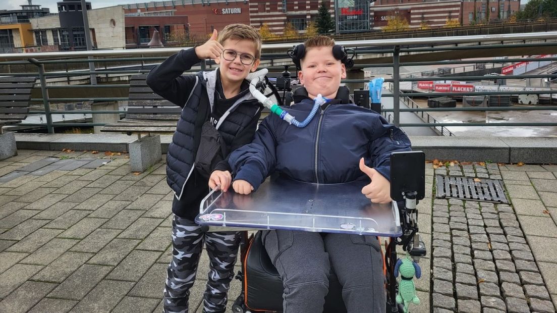 Geuko met zijn broertje
