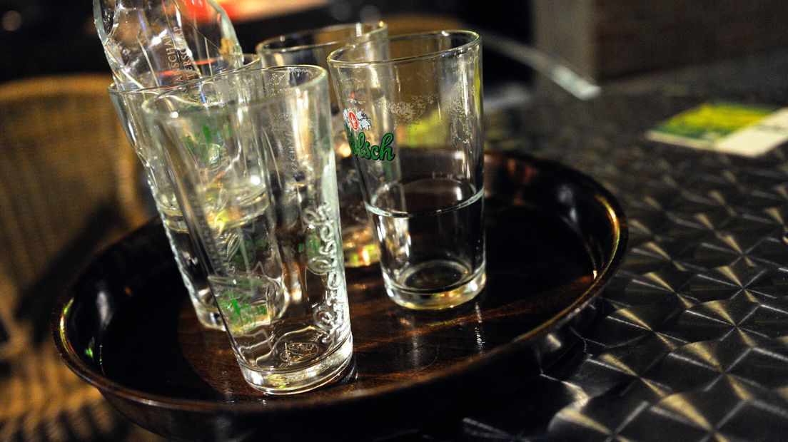 Lege glazen in de horeca