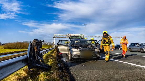 Auto in brand op A50 • ongeval met ambulance