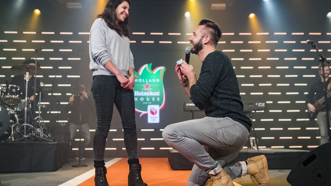 Kevin Mooibroek gaat op zijn knieën voor zijn Daniek (Rechten: Heineken)