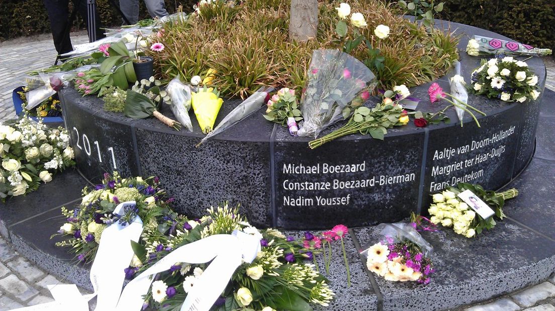 Jaarlijks worden er bloemen gelegd bij het herdenkingsmonument bij de Ridderhof.