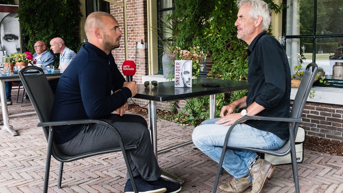 Wesley Sneijder is gesprek met RTV Utrecht