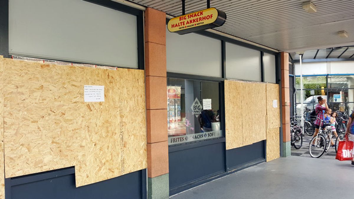 Vernielingen bij metrostation De Akkers Spijkenisse