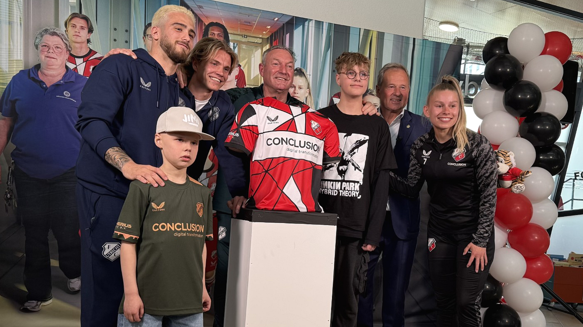 Droom Lukas (12) komt uit: FC Utrecht speelt in door hem ontworpen shirt