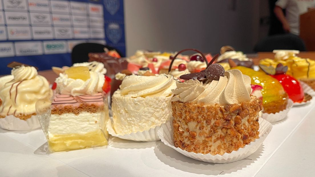 Gebak op tafel bij Donar