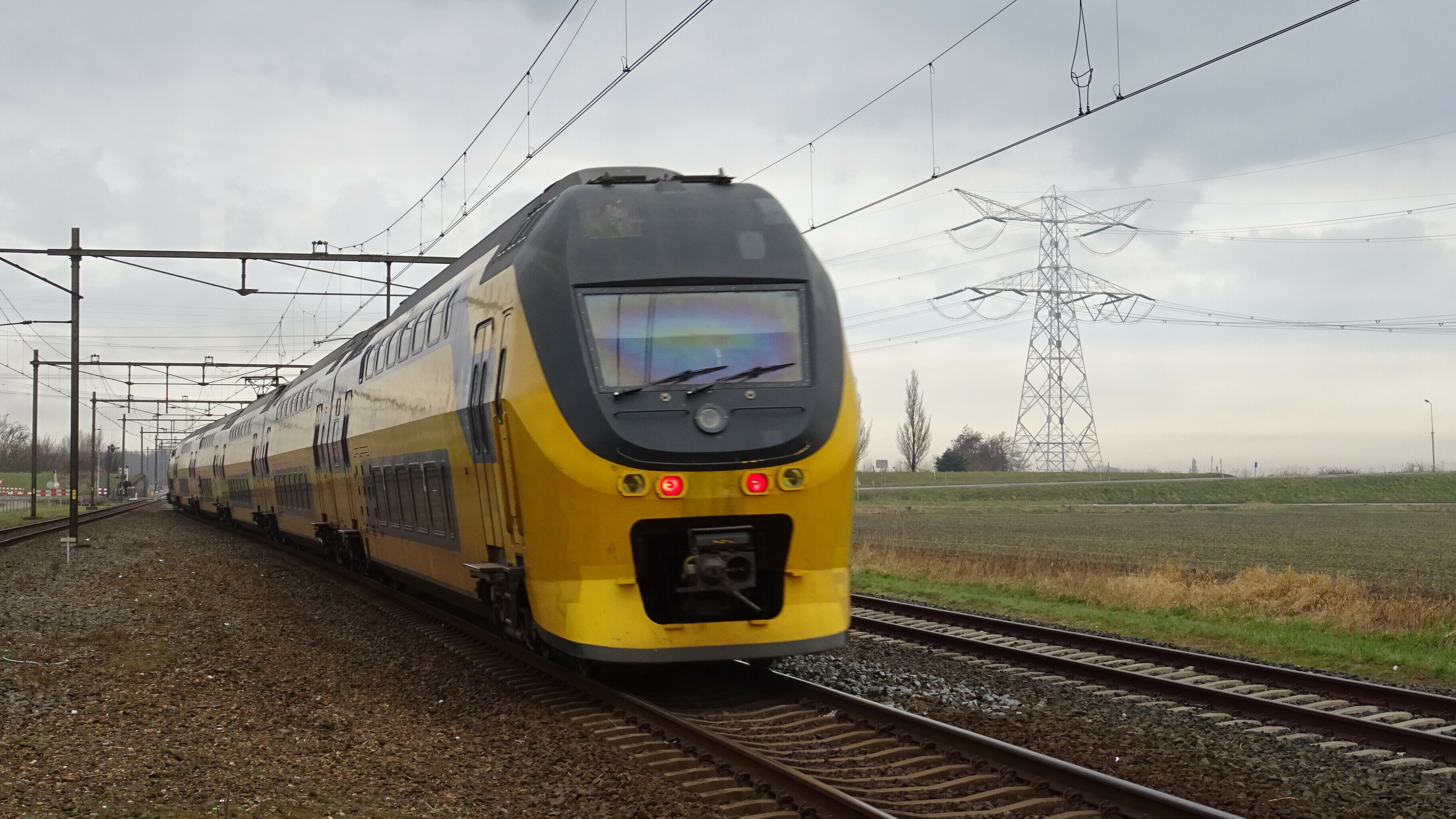 Treinverkeer Hervat Na Schoonmaak Spoor Na Brand In Kloetinge - Omroep ...