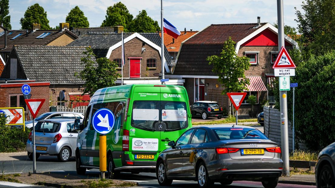 Dit is de rotonde bij Ter Aar met de Oostkanaalweg, Kerkweg en Aarsdamseweg