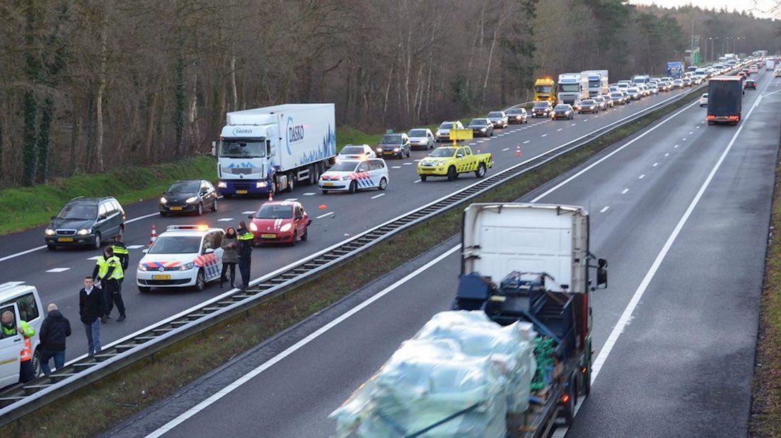 File op A28 bij Wezep door ongeluk