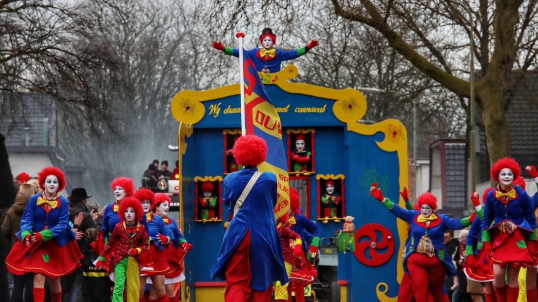 De optocht in Vaassen ging zaterdag gewoon door.