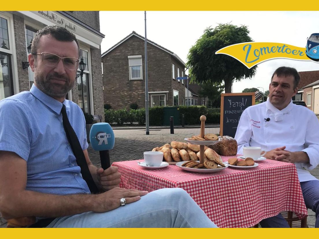 Verslaggever Sjoerd van Oortmerssen (l) en bakker Jan van Harberden