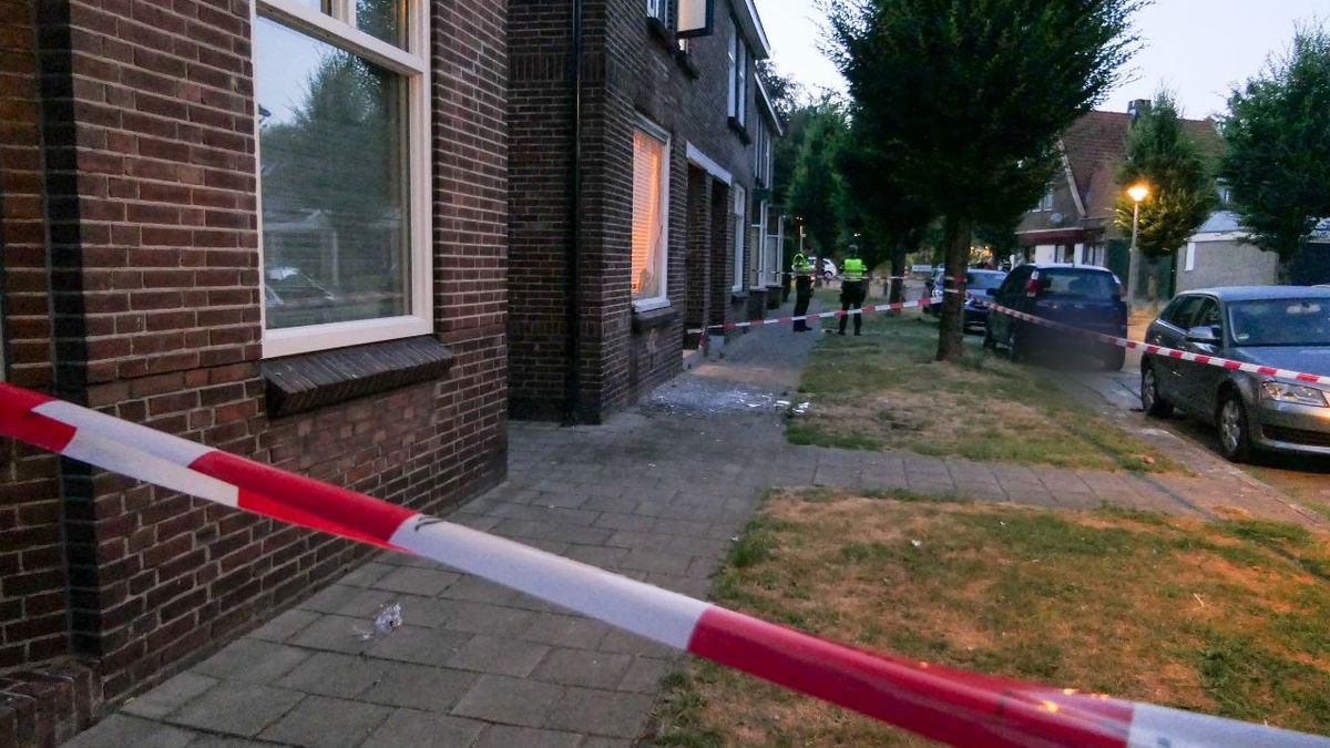 Buurt geschrokken van harde knal bij woning Enschede, politie onderzoekt aanslag