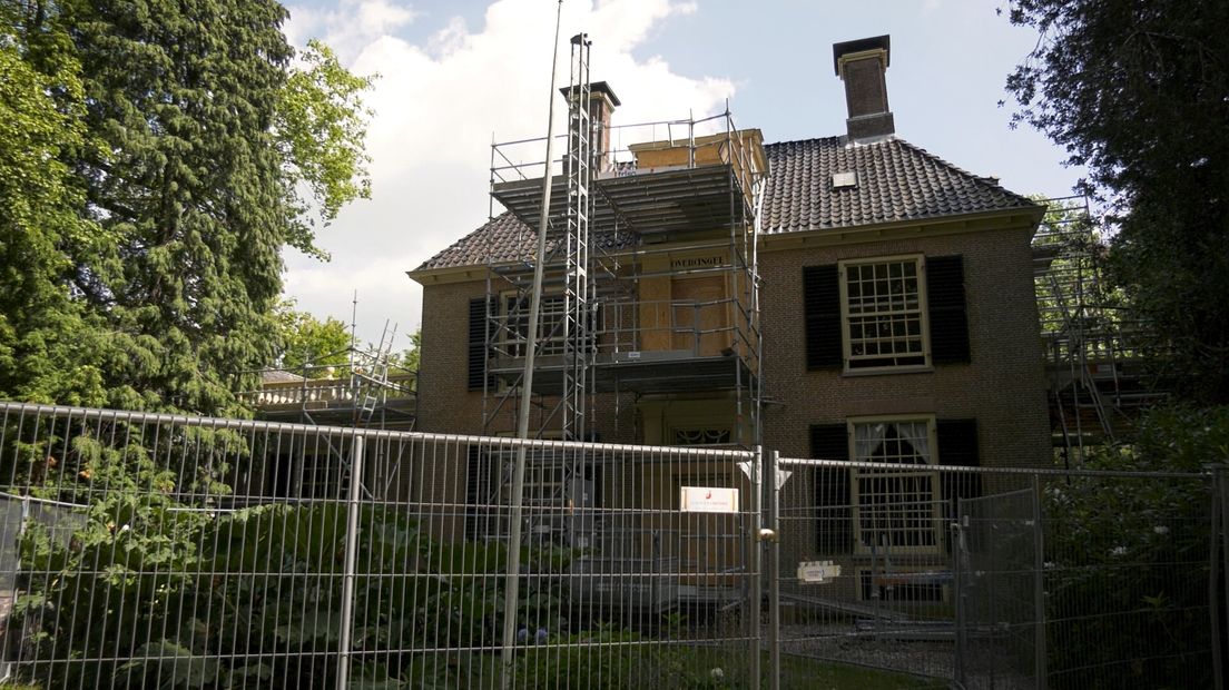 Het woonhuis Overcingel staat in de steigers