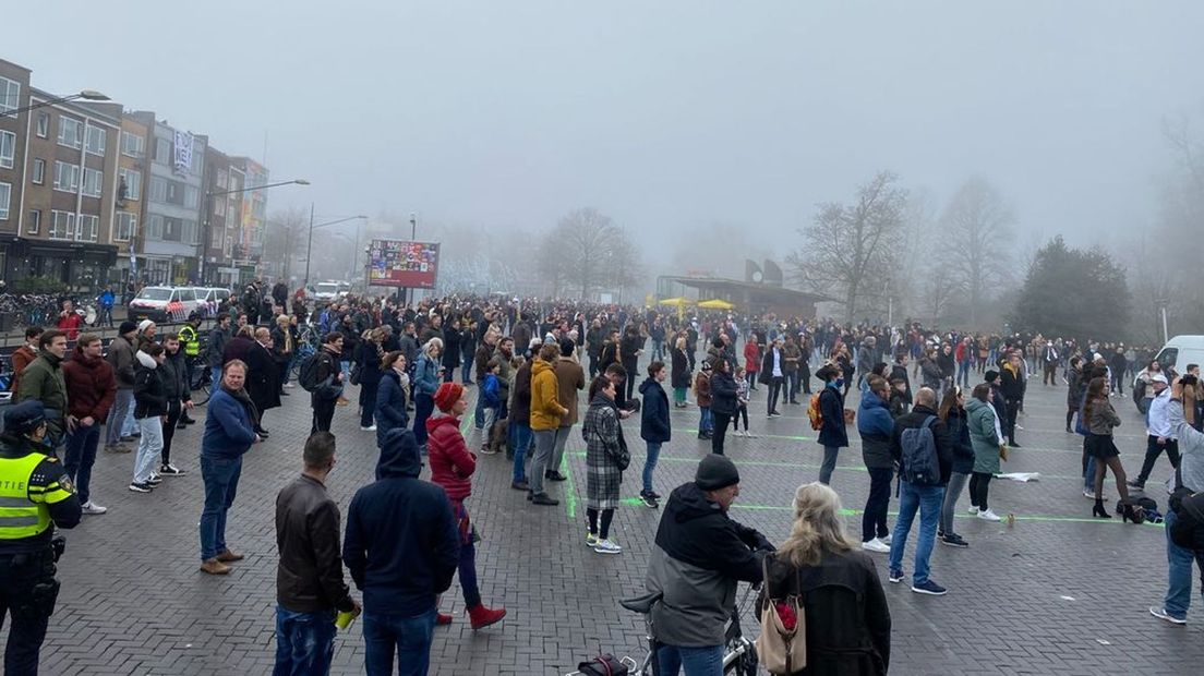 Het werd al druk om 11:30 uur bij de verkiezingsbijeenkomst van FvD op het Kelfkensbos in Nijmegen