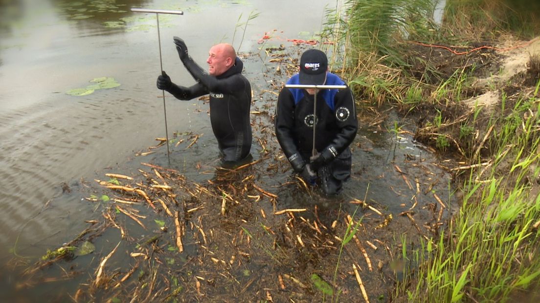 De archeologen aan het werk (Rechten: Marielle Beumer / RTV Oost)