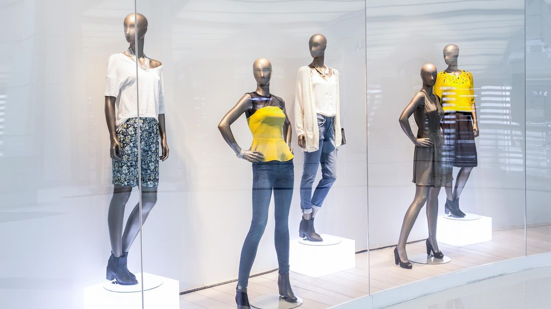 Mannequins in een etalage