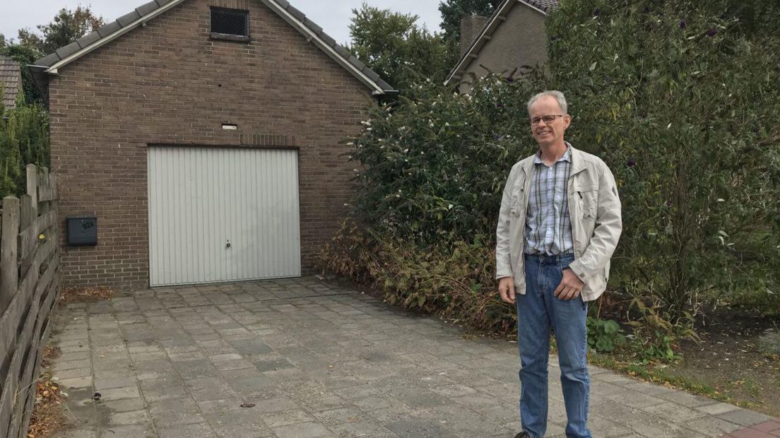 Bob Vredeveld, een van de mensen die een verhaal vertelt tijdens de luisterroute (Rechten: RTV Drenthe/Janet Oortwijn)