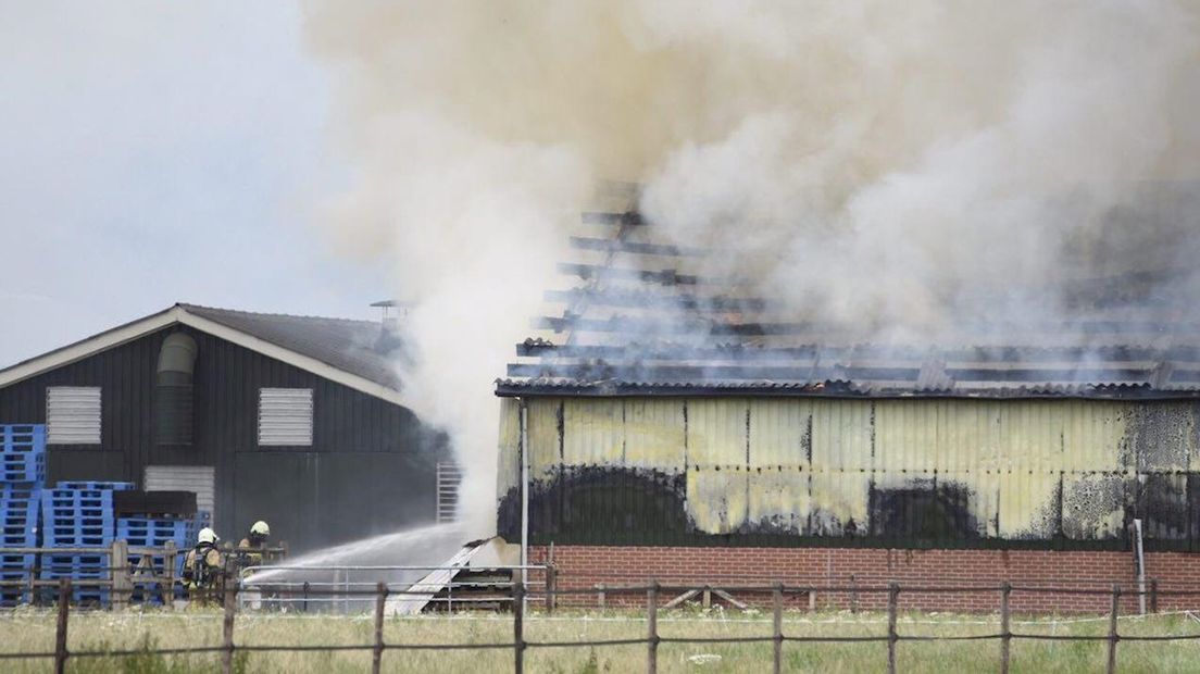 Blussen is begonnen, dak van de schuur is al weg