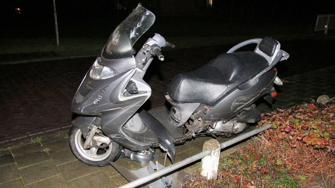 De scooter raakte bij het ongeluk beschadigd