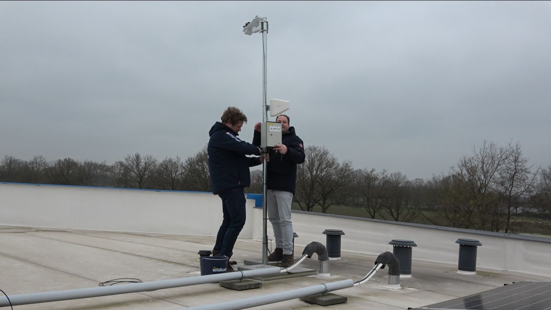 Plaatsing van een vaste tv-camera voor 1Achterhoek aan de N18.