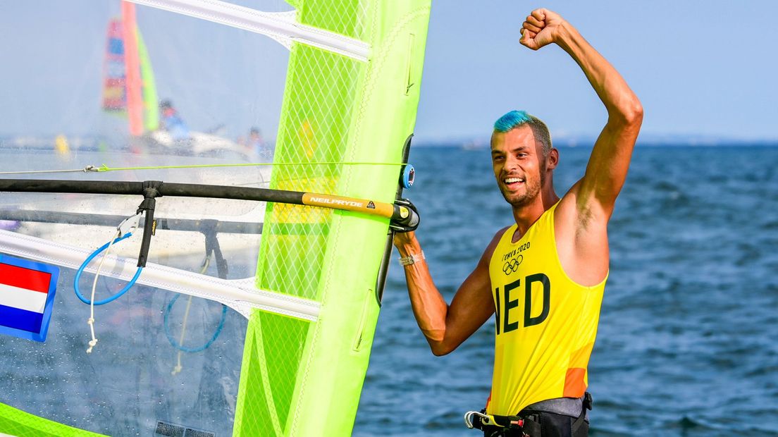 Kiran Badloe juicht na het behalen van zijn gouden medaille