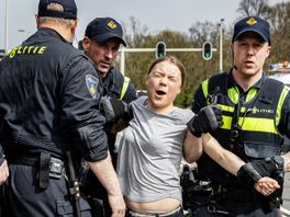 VIDEO: Klimaatactivist Greta Thunberg twee keer opgepakt bij wegblokkade