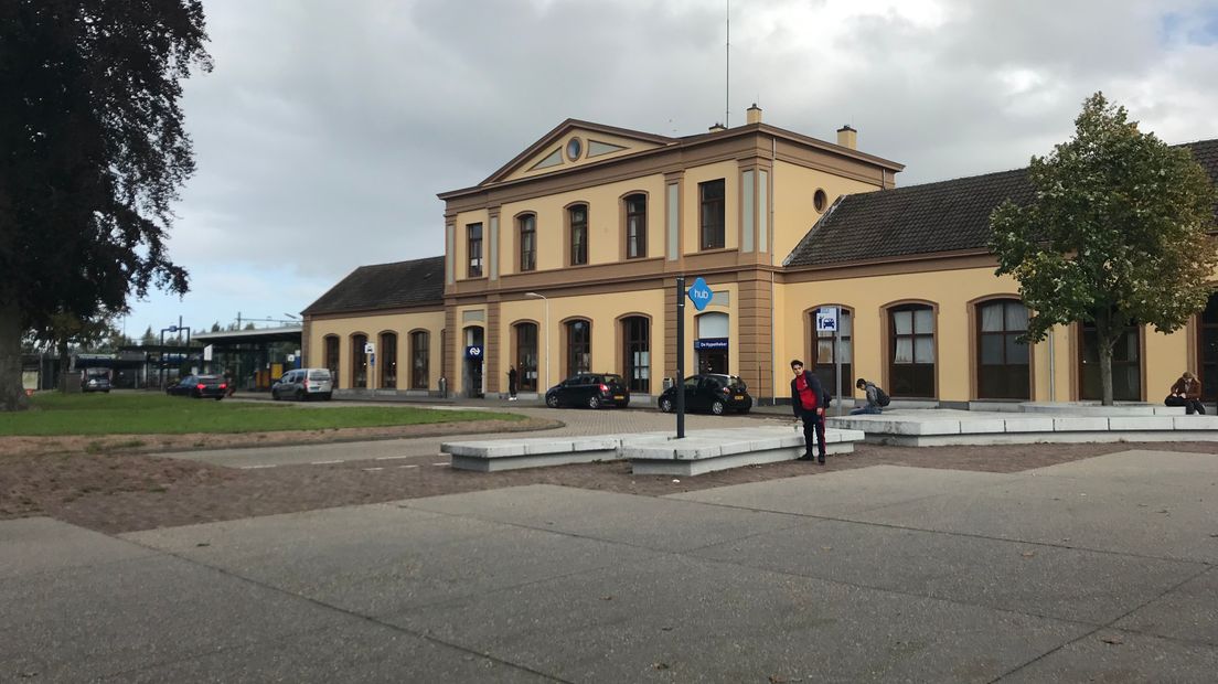 Het gebied rondom het station in Meppel moet aantrekkelijker, vindt de gemeente (Rechten: Josien Feitsma / RTV Drenthe)