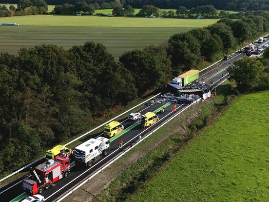 Twee vrachtwagenchauffeurs overleden bij zwaar ongeluk N48, weg tot en met ochtendspits dicht