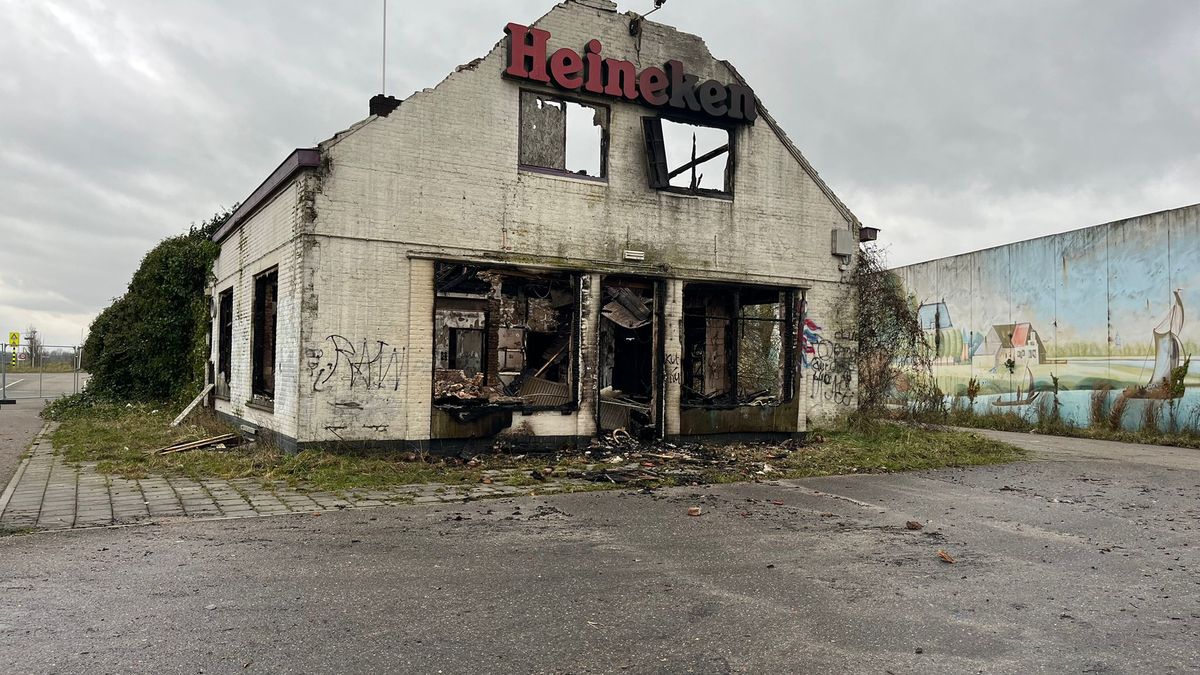 Leegstaand eetcafé in Nieuw- en Sint Joosland uitgebrand, A58 weer open