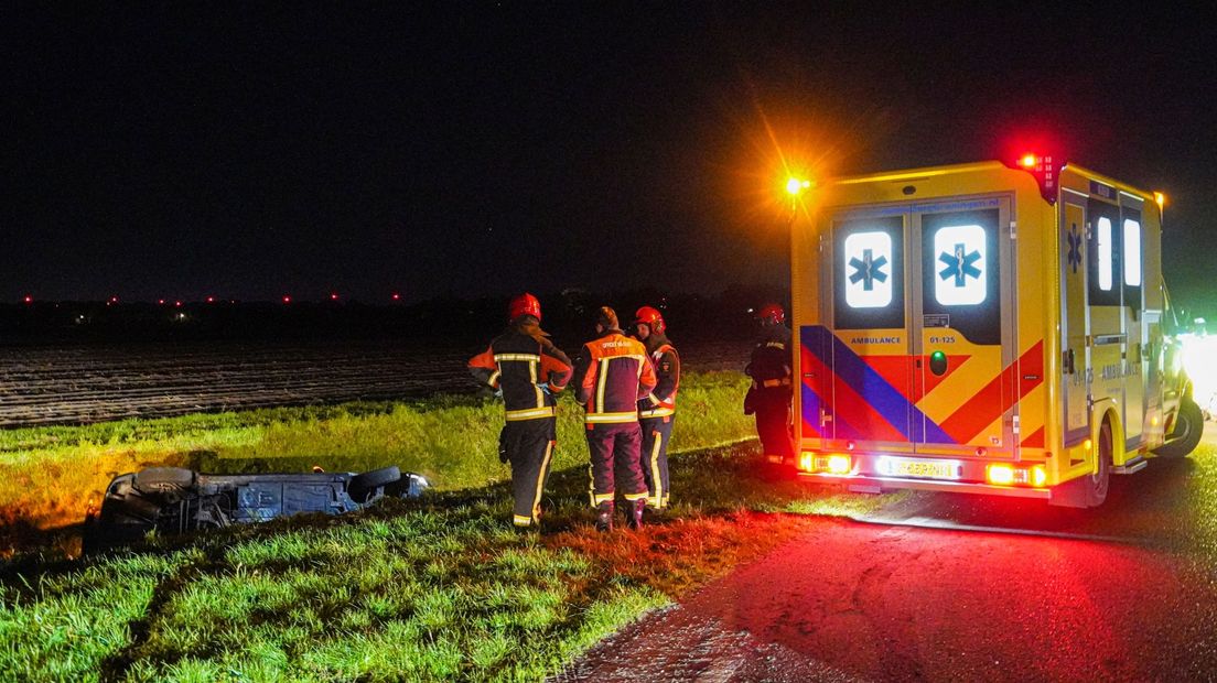 Duikers en ambulancepersoneel waren snel ter plaatse om de vrouw te helpen