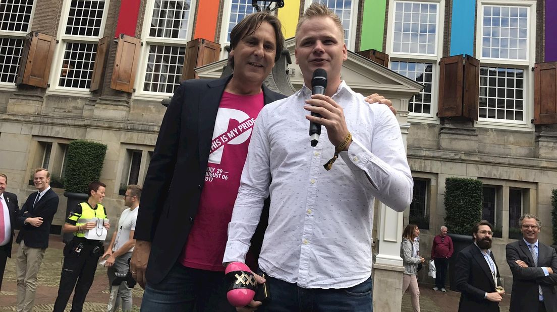 Olaf Kok krijgt een Roze Amsterdammertje