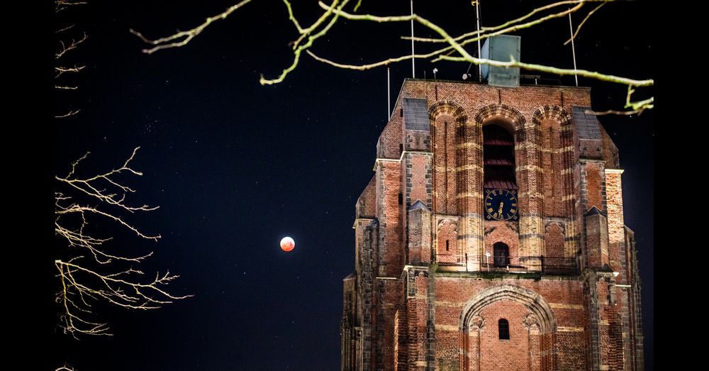 Dit is waarom de grootste klok van Fryslân stil is tot weken na de