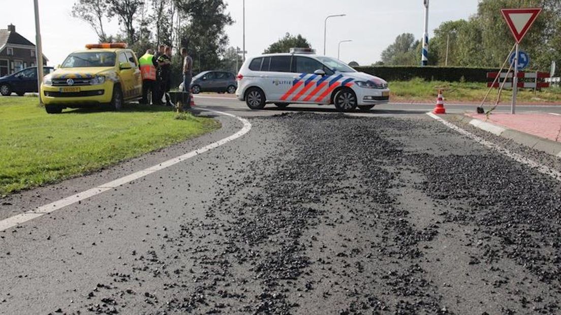 De vrachtwagen verloor een deel van de lading op de N375