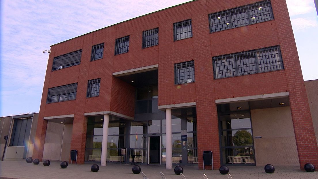 De hoofdingang van Torentijd